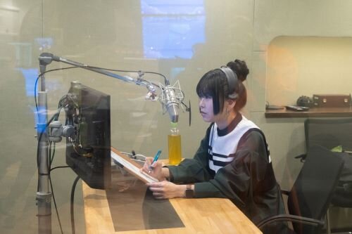 相羽 あいなさん　ナレーションの様子