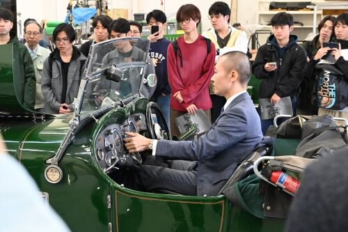 英国の名車ベントレーに関する講演と実車展示を行いました_3