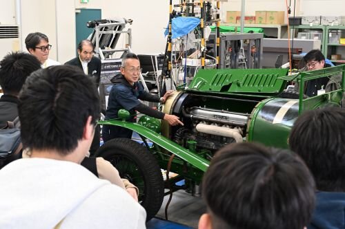 英国の名車ベントレーに関する講演と実車展示を行いました_2