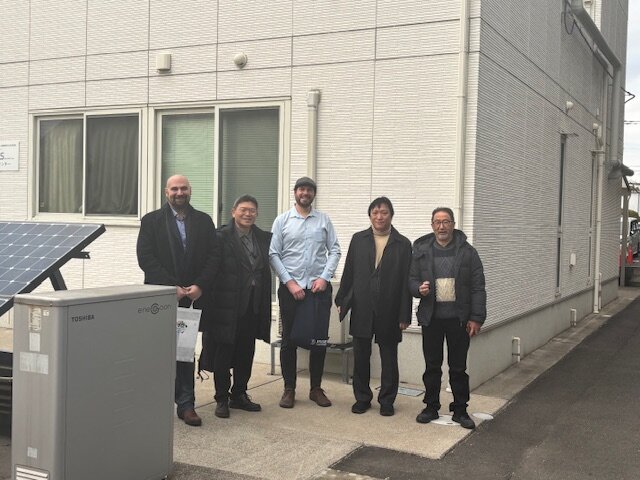 HEMS認証支援センター前で記念撮影