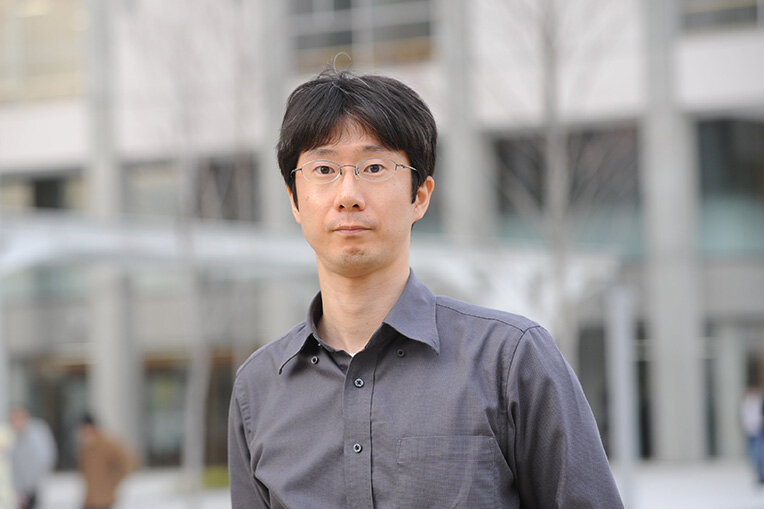 情報学部 情報ネットワーク・コミュニケーション学科 教授  岡本 剛