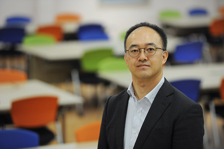 情報学部 情報システム学科 准教授 吉留 忠史
